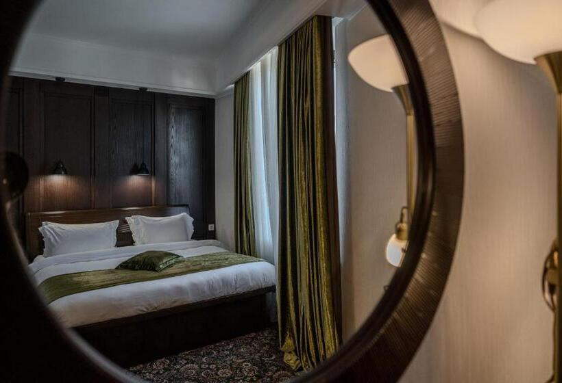 اتاق اجرایی یک تخته, Jannat Regency