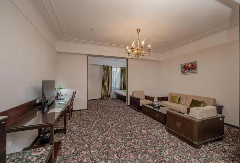 اتاق اجرایی یک تخته, Jannat Regency