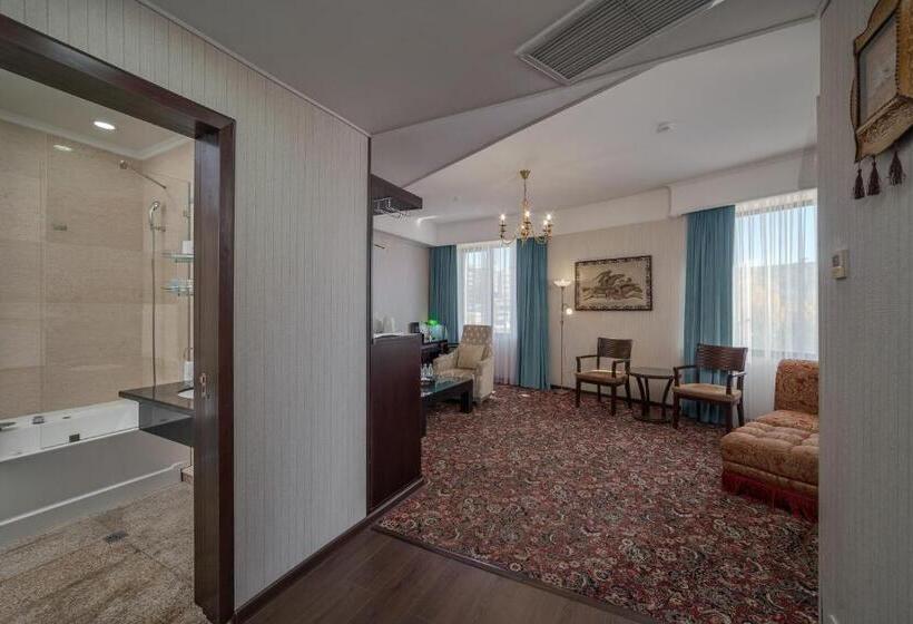 سوییت جونیور, Jannat Regency