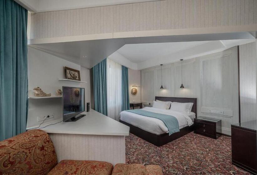 سوییت جونیور, Jannat Regency