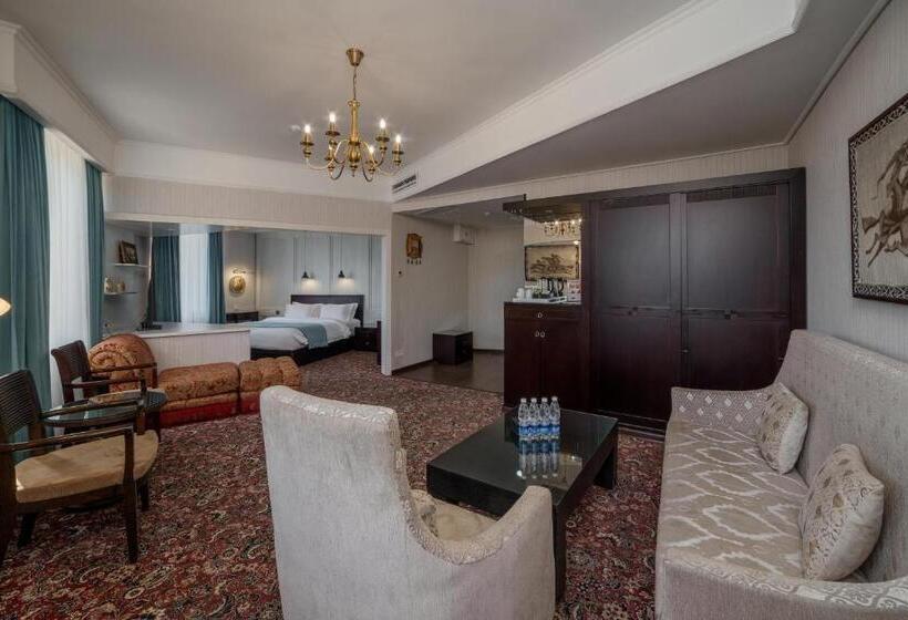 سوییت جونیور, Jannat Regency