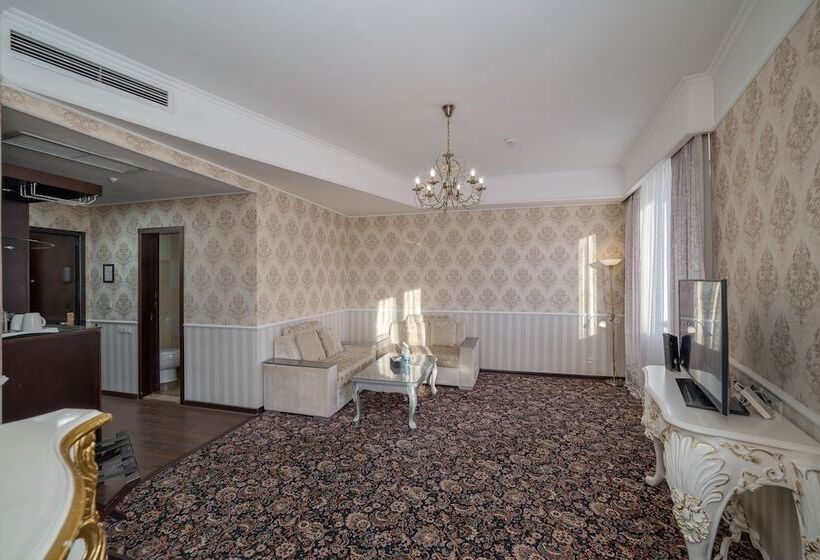 سوییت جونیور, Jannat Regency