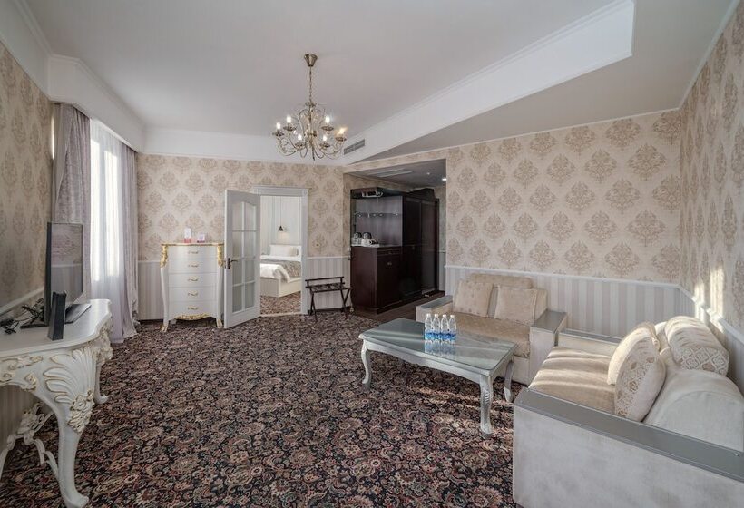 سوییت جونیور, Jannat Regency