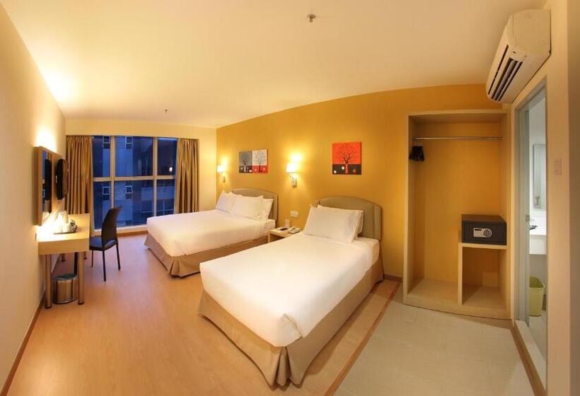 اتاق خانوادگی, Mincott