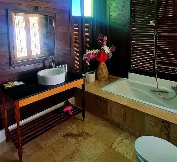 디럭스 방갈로, Thanya Beach Resort   Sha Plus