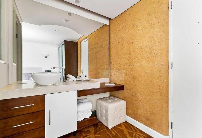 غرفة قياسية مزوَّدة بشُرفة, The Kooralbyn Valley