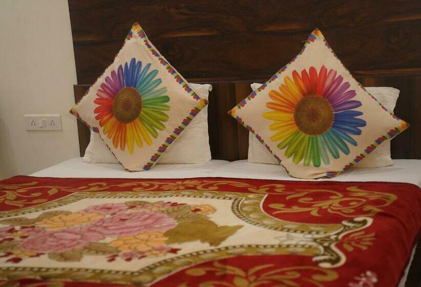 デラックスルーム, Raj Palace