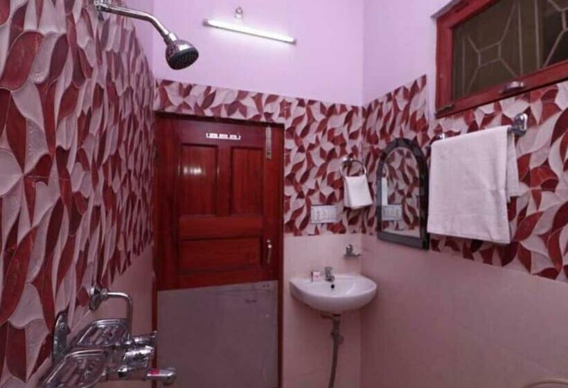 トリプルクラシックルーム, Spot On Hotel Imperial Crown