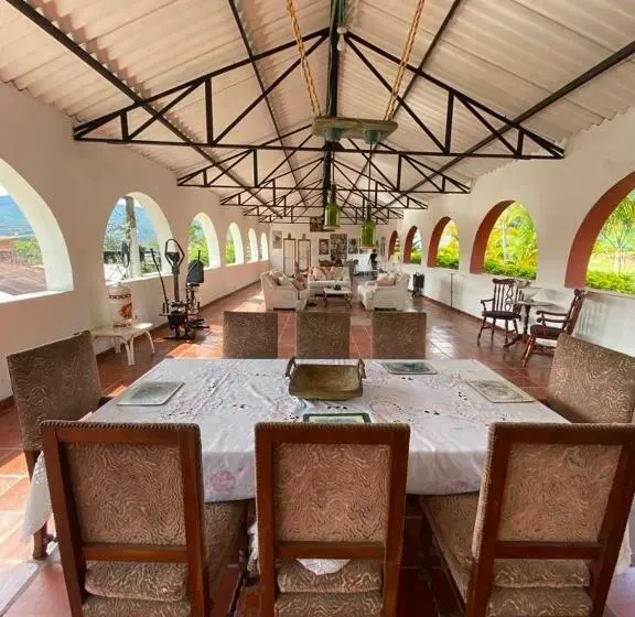 デラックスルーム, Hacienda La Pola