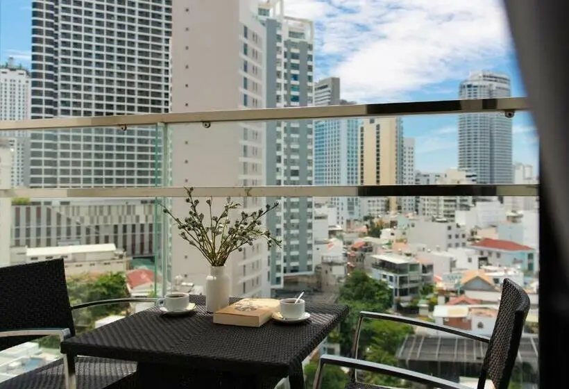 اتاق استاندارد با بالکن, The Gold Coast Hotel Nha Trang