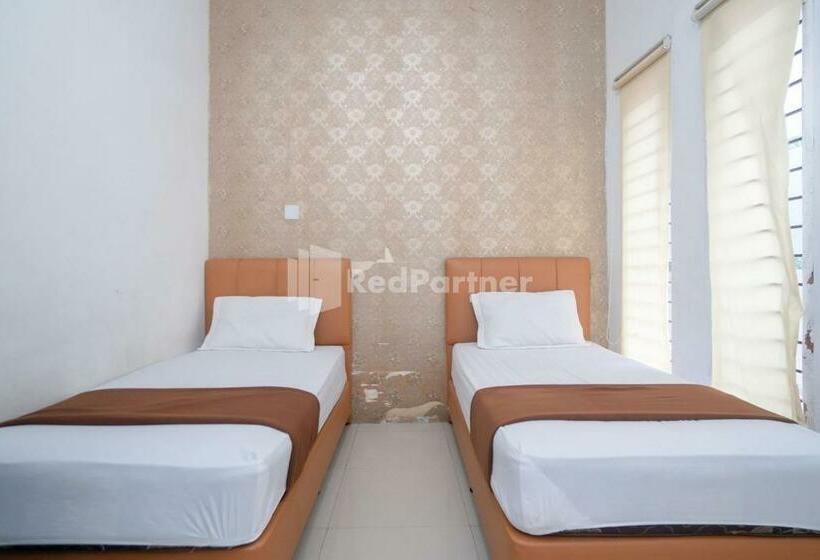 Номер Deluxe, Reddoorz At Wisma Nabila Syariah Near Masjid Raya Baiturrahman Banda Aceh