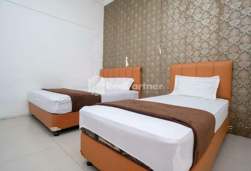 ファミリールーム, Reddoorz At Wisma Nabila Syariah Near Masjid Raya Baiturrahman Banda Aceh