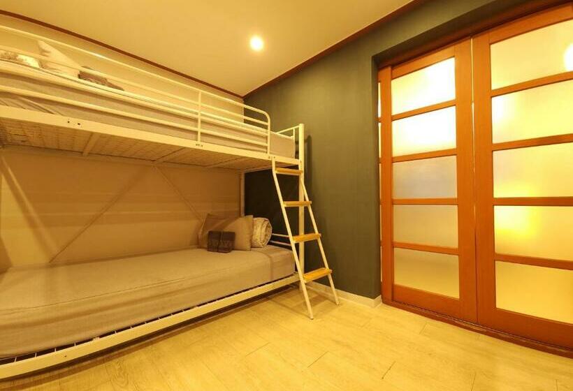 スイート（家族用）, Oyo Rooftop Hostel