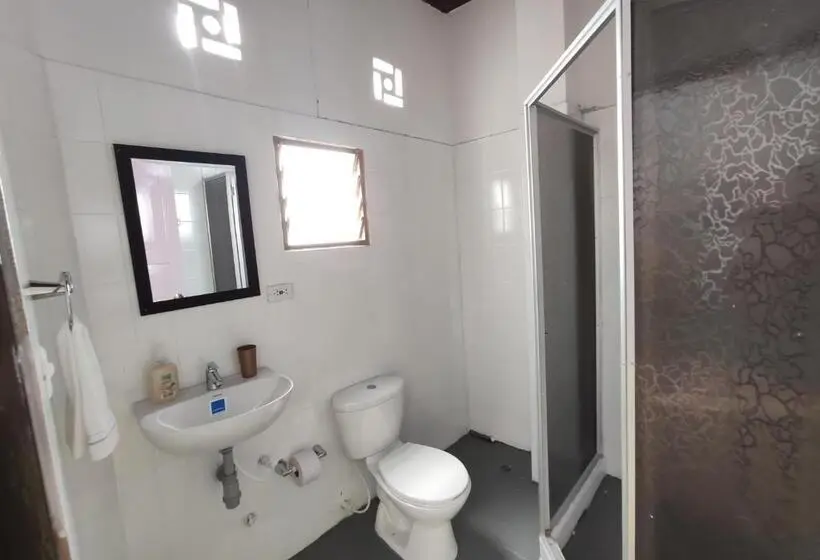 浴室共有スタンダード４人用ルーム, Hostal Colors
