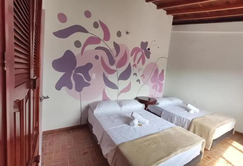 浴室共有スタンダード４人用ルーム, Hostal Colors