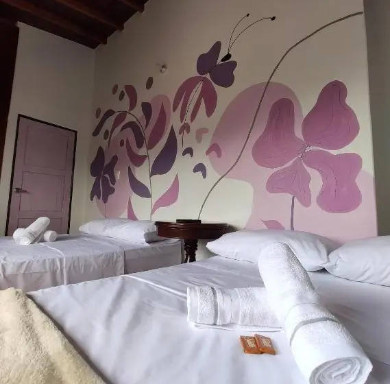 浴室共有スタンダード４人用ルーム, Hostal Colors