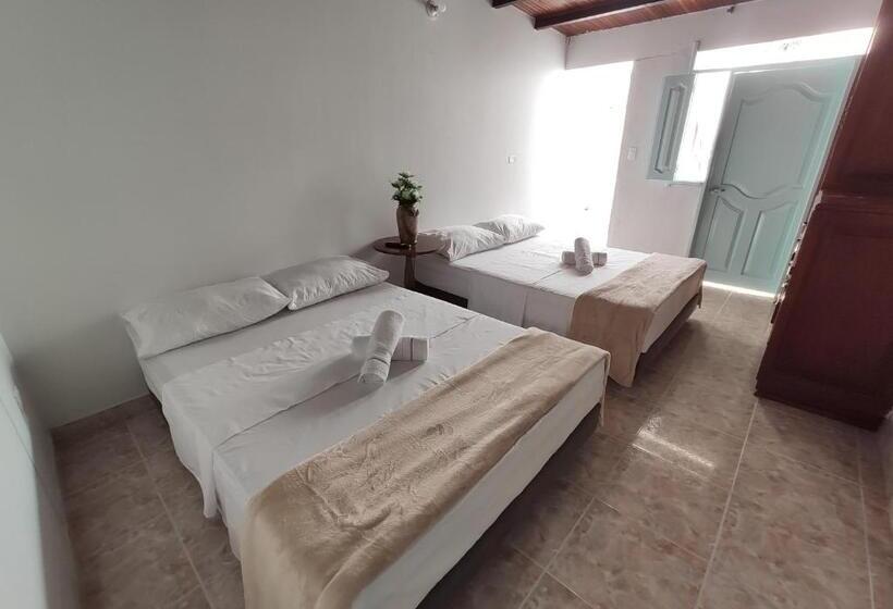 غرفة قياسية رباعية, Hostal Colors