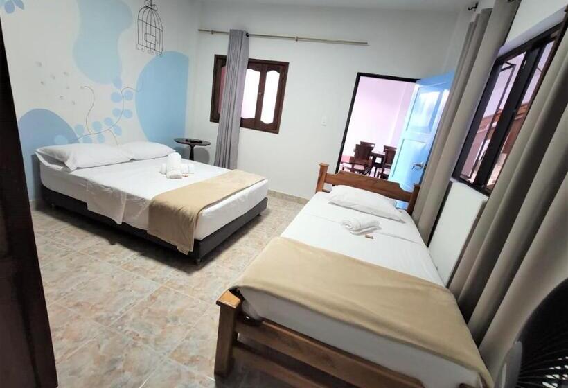 غرفة قياسية ثلاثية, Hostal Colors