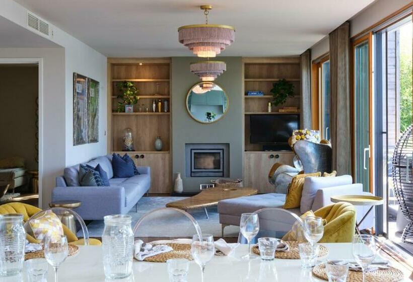 جناح, The Lakes By Yoo