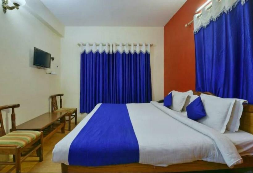 חדר דלוקס, Chinar Lake View Nainital   100 Meter From Mall Road   Hygiene, Lake View & Spacious Room