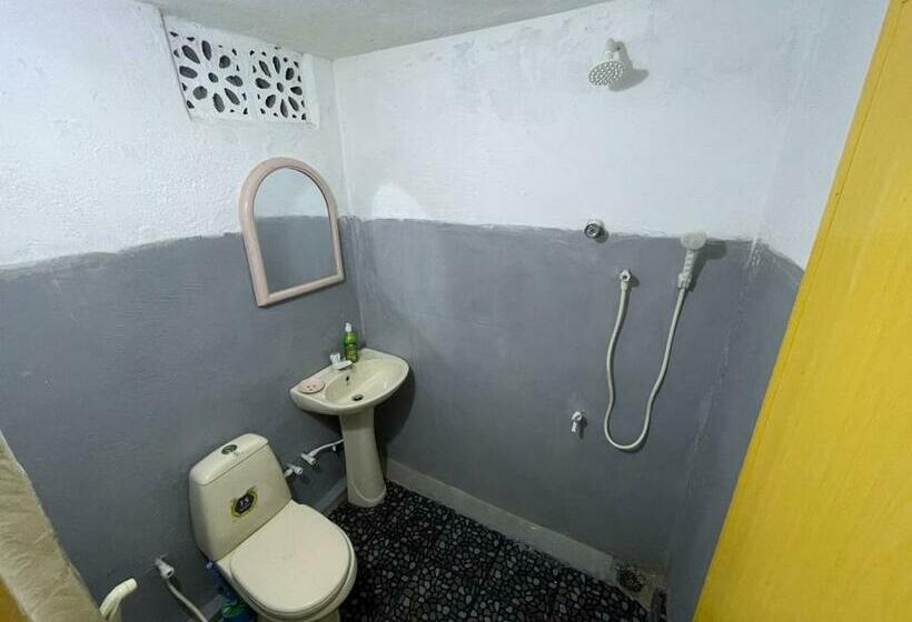 اتاق استاندارد یک نفره, Senuri Guest House