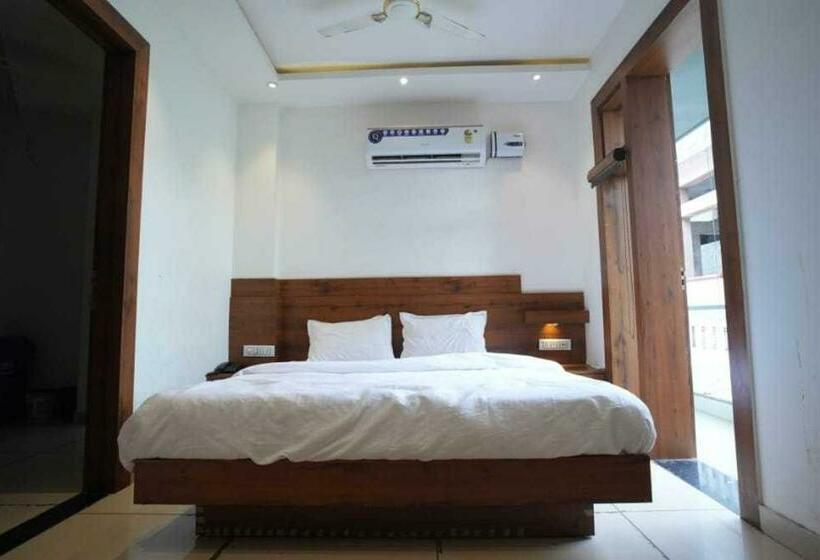 트리플 클래식 룸, Ashoka