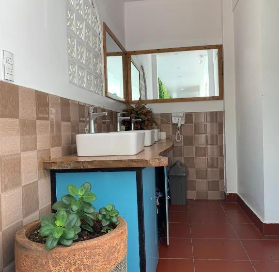 تختخواب در اتاق مشترک, Secret Garden Cat Ba