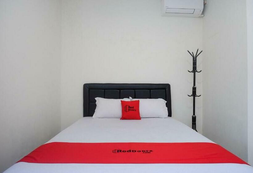 חדר אקונומי, Reddoorz Syariah Near Rs Soeradji Pemuda Klaten