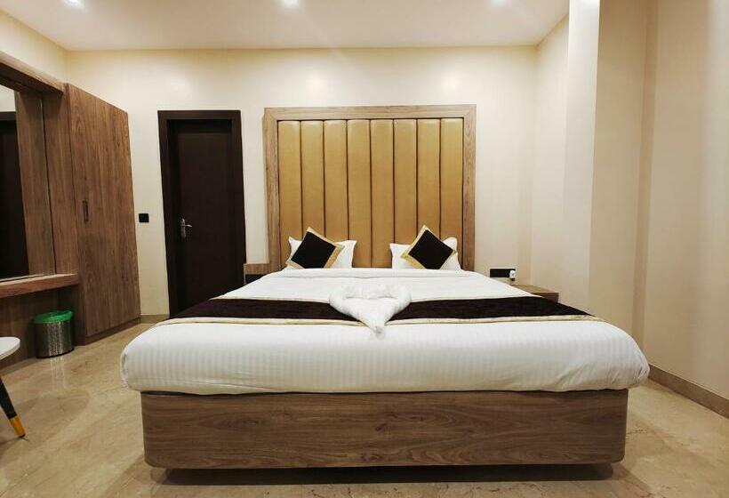 Номер Deluxe, Radha Residency