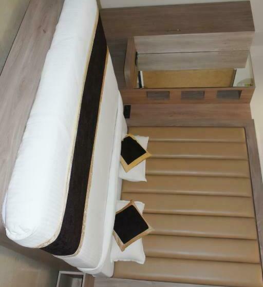 חדר דלוקס, Radha Residency