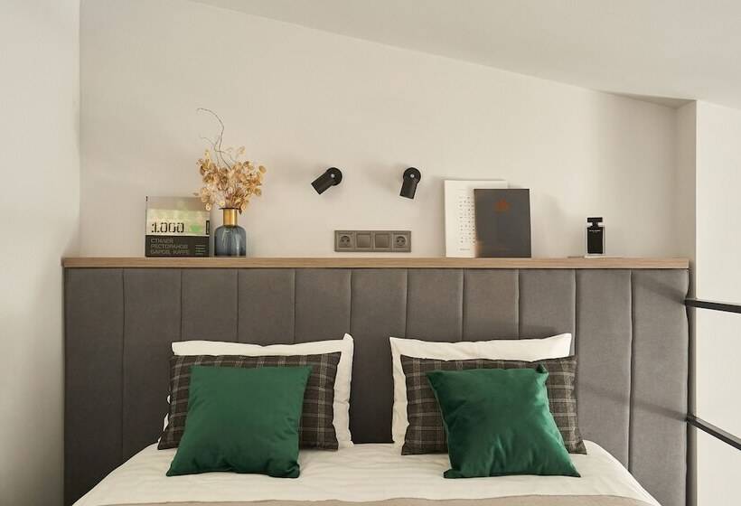 Superior Szoba, Deribas