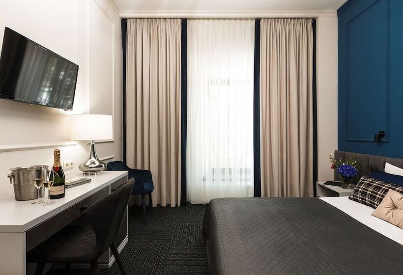 Standard Szoba, Deribas