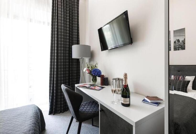 Superior Szoba, Deribas