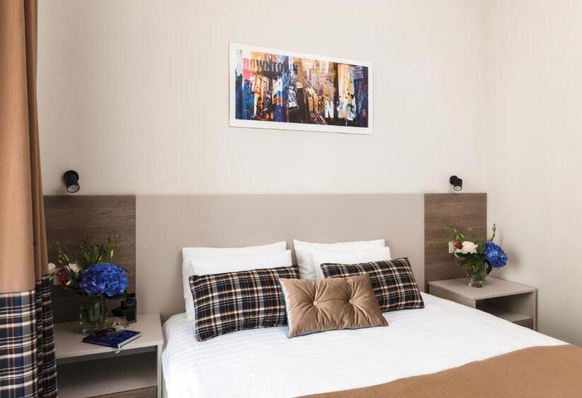 Standard Szoba, Deribas