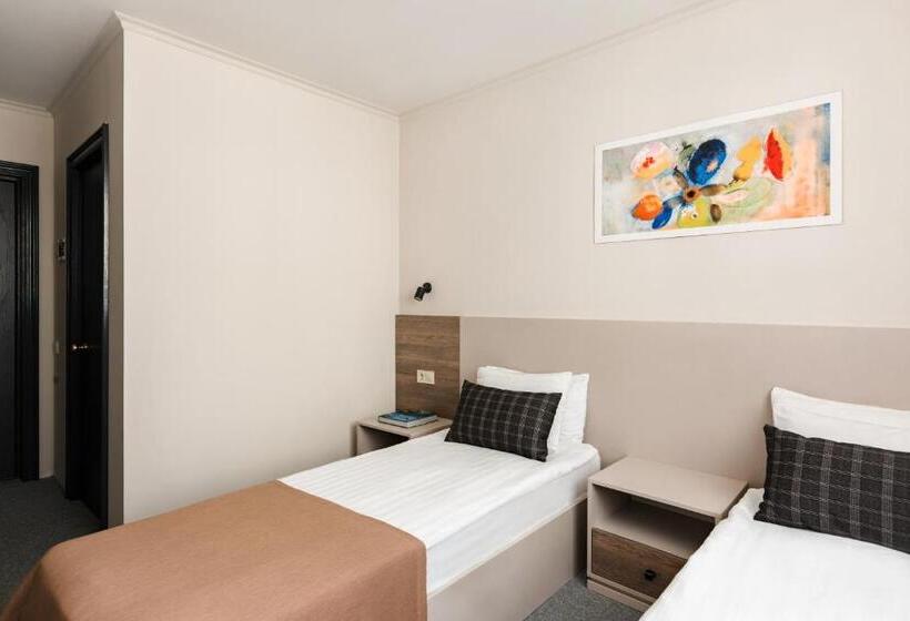 Standard Szoba, Deribas