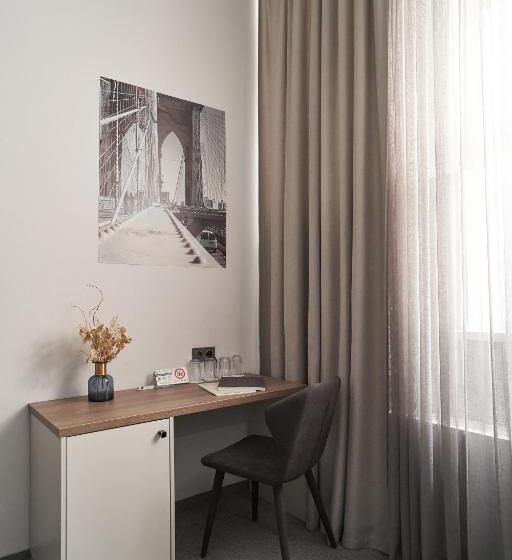 Családi Szoba, Deribas