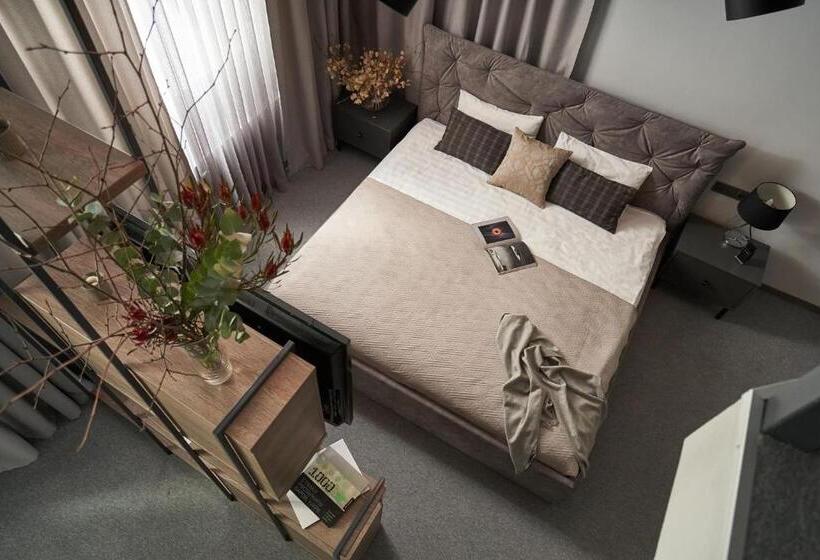 Családi Suite, Deribas