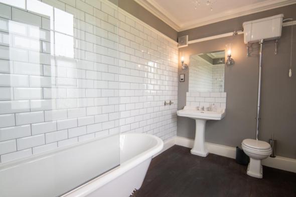 اتاق لوکس با تخت بزرگ, Oakhill