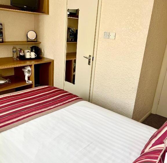 חדר בסיסי, Clifton Court