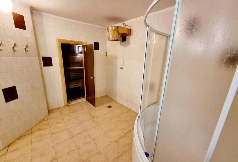 اتاق استاندارد, Helen