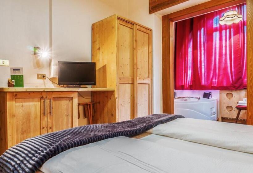 חדר דחוקס עם מיטת קינג, Rio Bianco