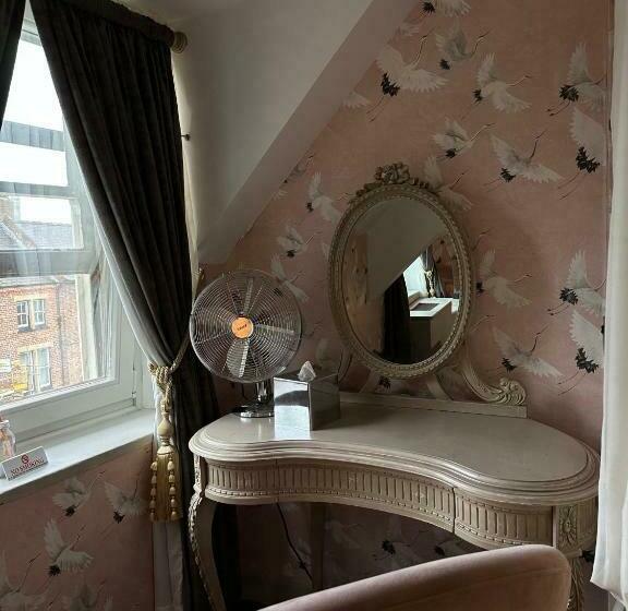 غرفة قياسية, The Townhouse