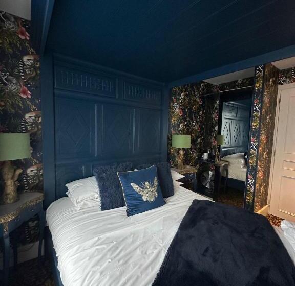 غرفة قياسية, The Townhouse