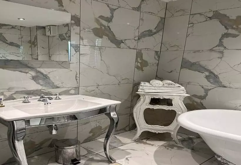 اتاق استاندارد, The Townhouse