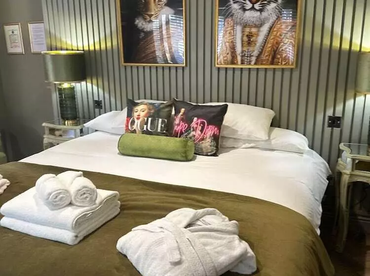 اتاق استاندارد, The Townhouse