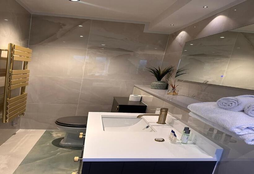 غرفة قياسية, The Townhouse