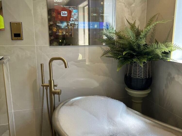 غرفة قياسية, The Townhouse