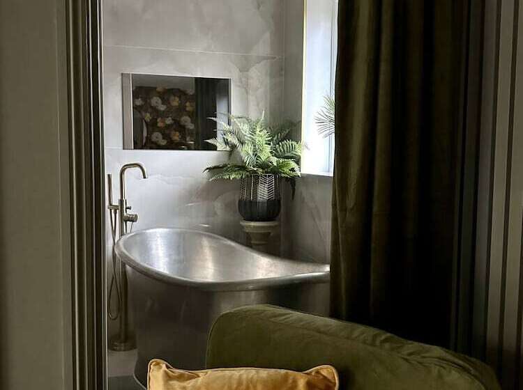 غرفة قياسية, The Townhouse