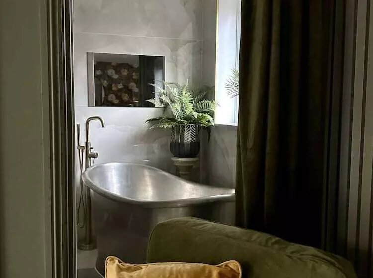 اتاق استاندارد, The Townhouse