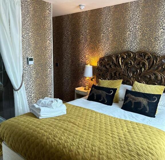 غرفة قياسية, The Townhouse